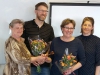 Kåge Eklund och Pia Prestel överlämnar styrelseuppdrag till de nya medlemmarna Kerstin Ahlberg (ordf.), Pernilla Landin och Mattias Nilsson.